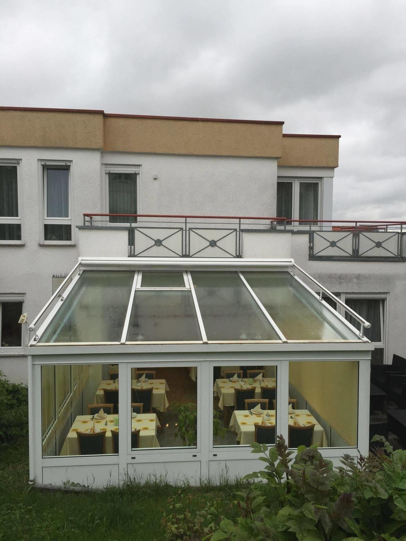 Airport-Hotel Stetten Лайнфелден-Ехтердинген Екстериор снимка