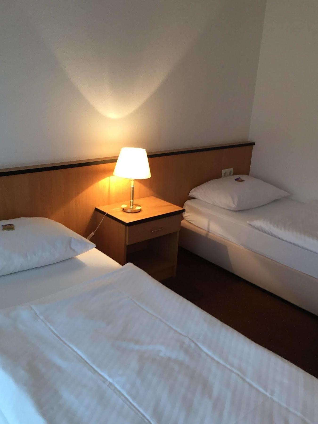 Airport-Hotel Stetten Лайнфелден-Ехтердинген Екстериор снимка