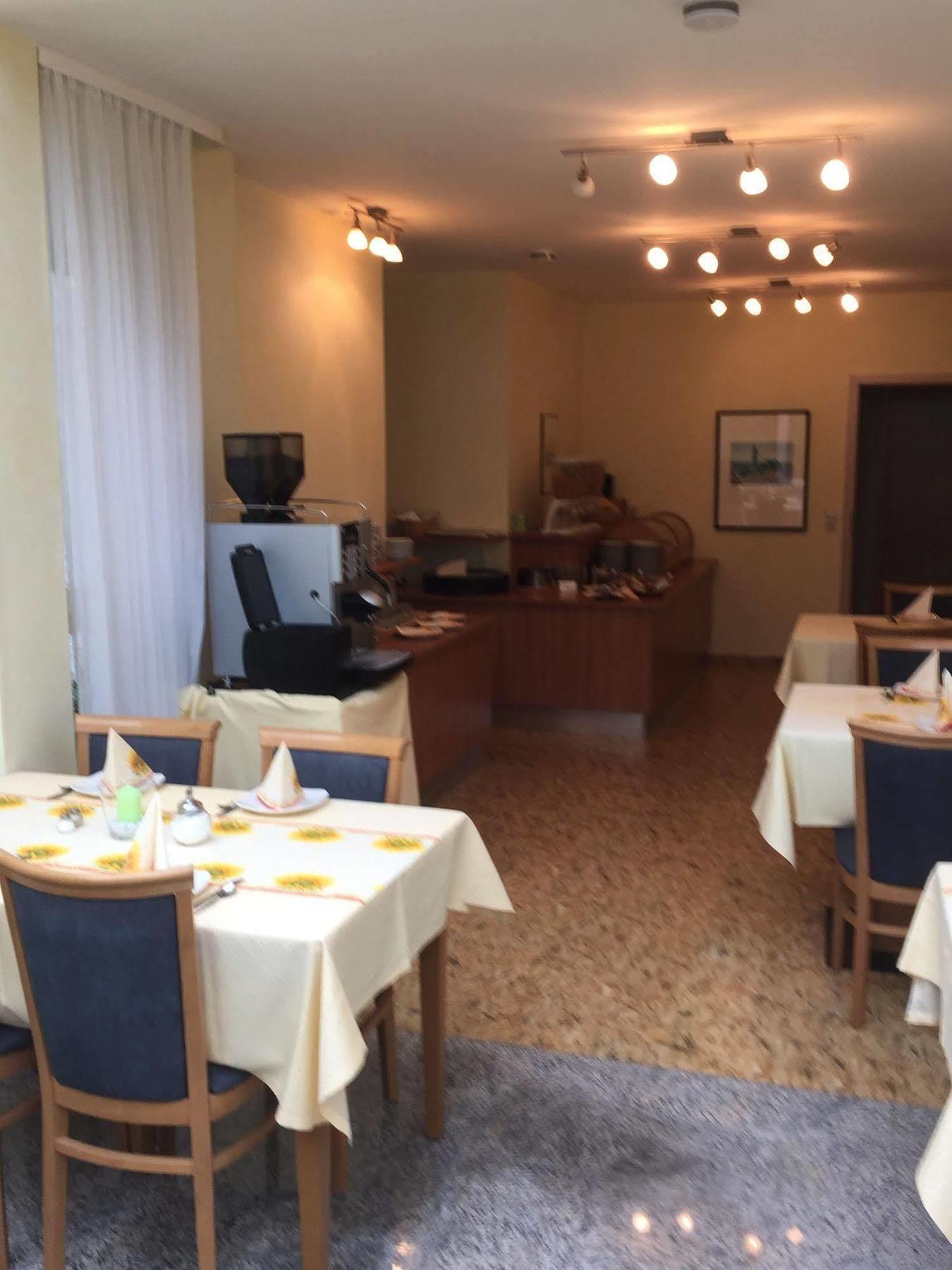 Airport-Hotel Stetten Лайнфелден-Ехтердинген Екстериор снимка