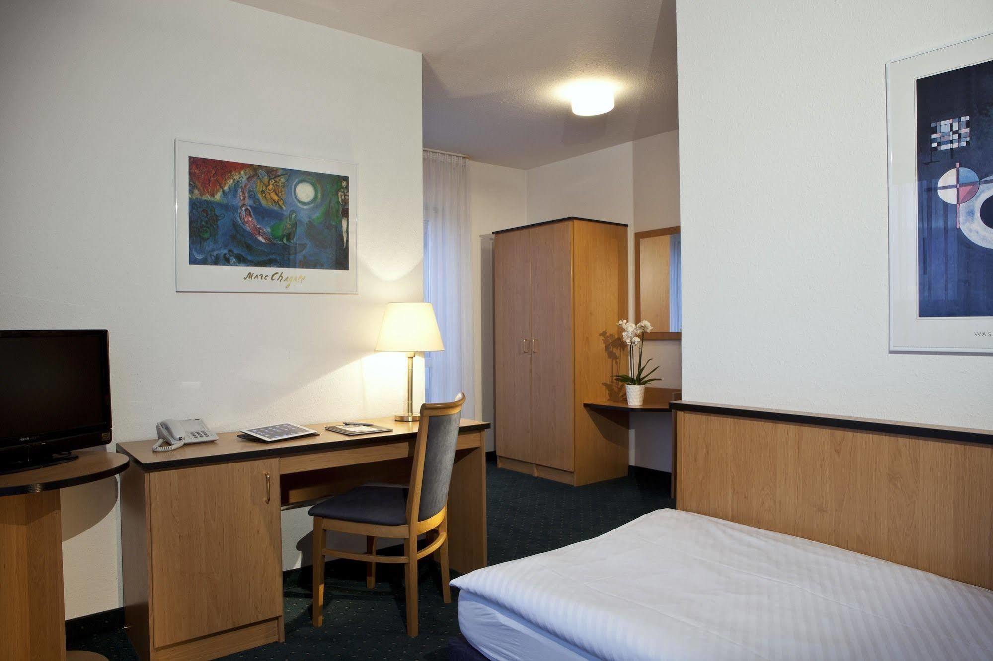 Airport-Hotel Stetten Лайнфелден-Ехтердинген Екстериор снимка